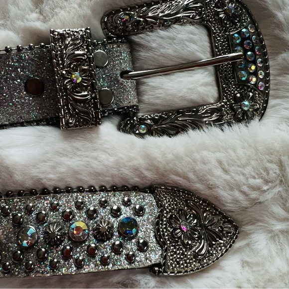 ✨ Silver Rhinestone Western Belt – Fits 35”–41” ✨